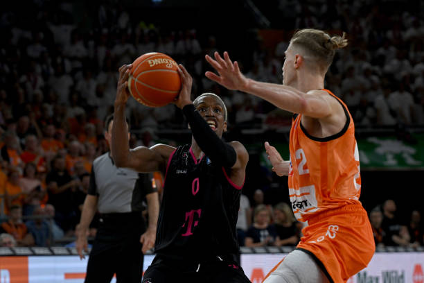 现出不错的 现出不错的